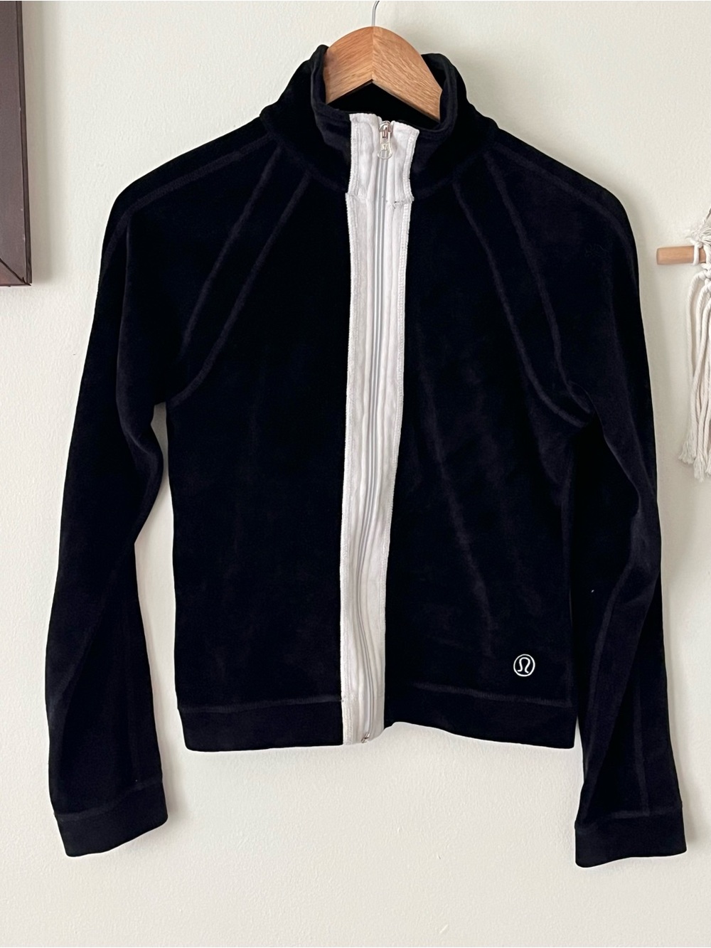 Vintage Lululemon Athletica velvet jacket Size small Ptp 18inch